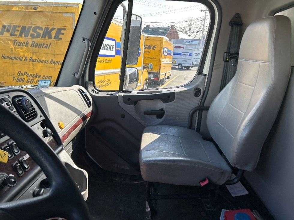 Refrigerated Truck-Light and Medium Duty Trucks-Freightliner-2019-M2-Braintree-MA-110,592\n\t\tmiles-$ 69,500 - Image 19