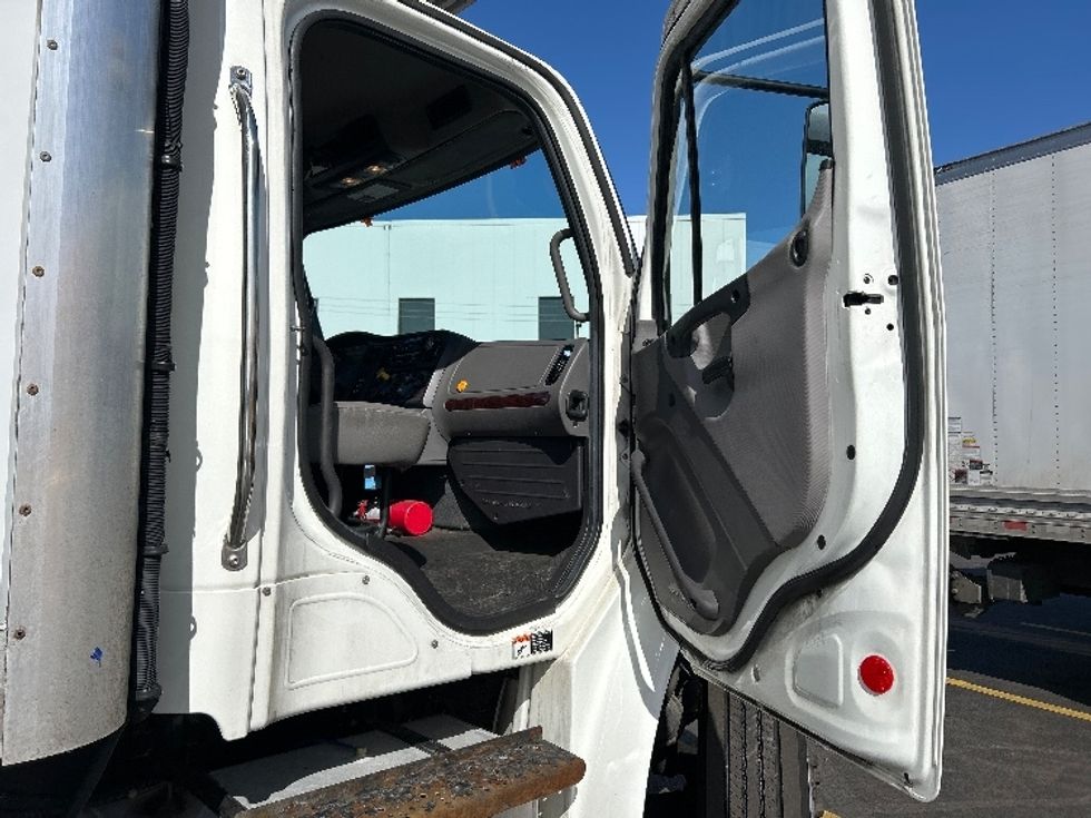 Refrigerated Truck-Light and Medium Duty Trucks-Freightliner-2019-M2-Braintree-MA-110,592\n\t\tmiles-$ 69,500 - Image 20