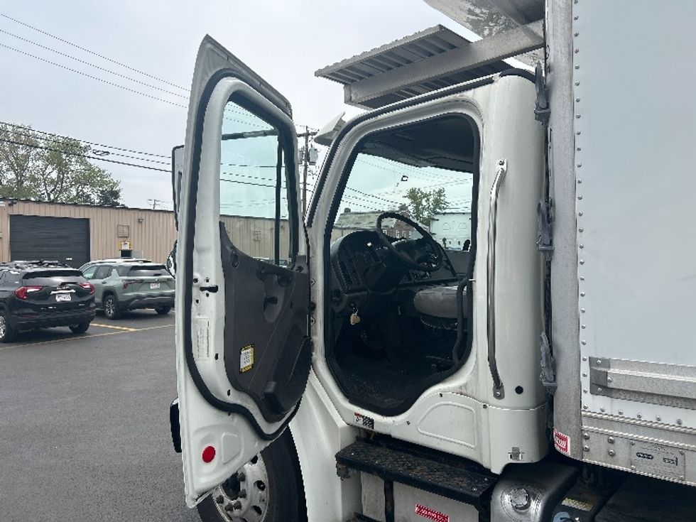 Refrigerated Truck-Light and Medium Duty Trucks-Freightliner-2019-M2-Braintree-MA-170,405\n\t\tmiles-$ 36,750 - Image 16