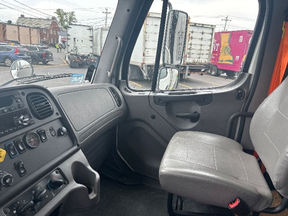 Refrigerated Truck-Light and Medium Duty Trucks-Freightliner-2019-M2-Braintree-MA-170,405\n\t\tmiles-$ 36,750 - Image 19