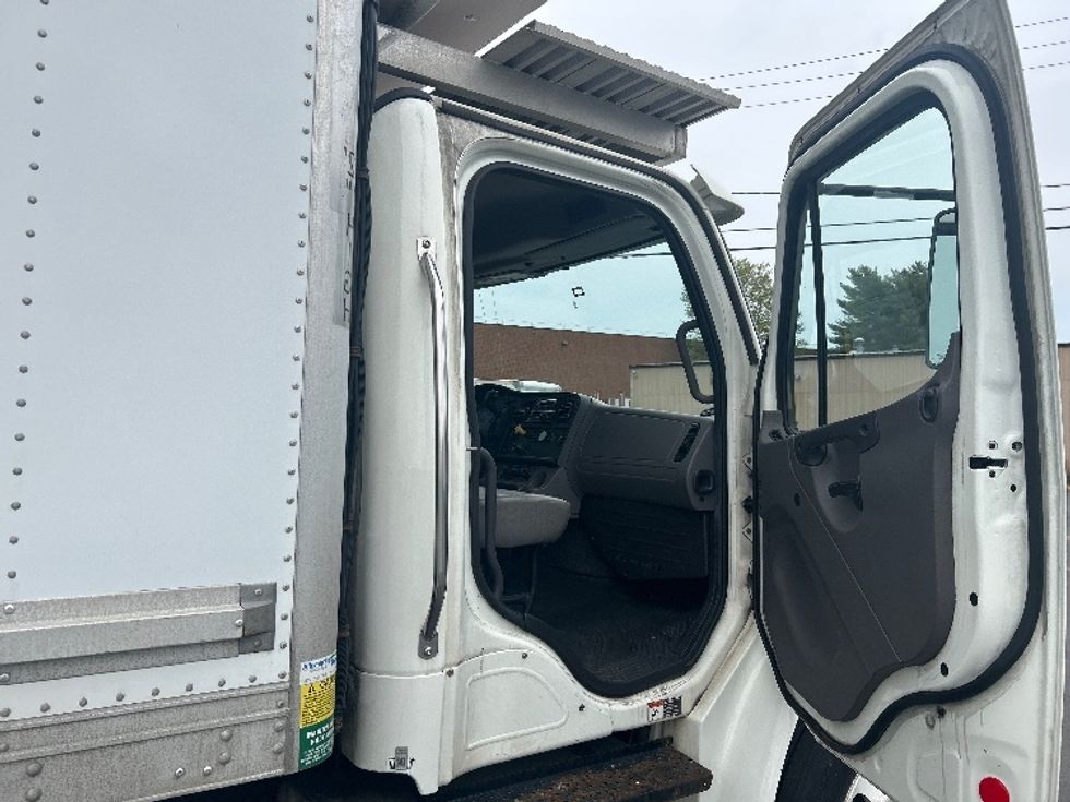 Refrigerated Truck-Light and Medium Duty Trucks-Freightliner-2019-M2-Braintree-MA-170,405\n\t\tmiles-$ 36,750 - Image 20