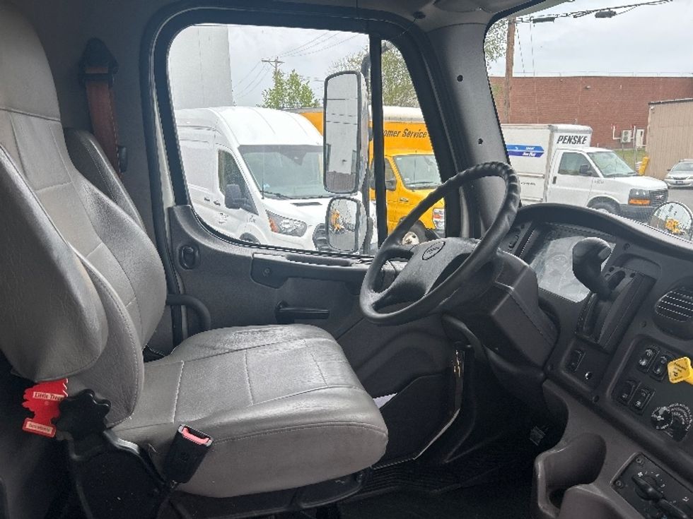 Refrigerated Truck-Light and Medium Duty Trucks-Freightliner-2019-M2-Braintree-MA-170,405\n\t\tmiles-$ 36,750 - Image 22