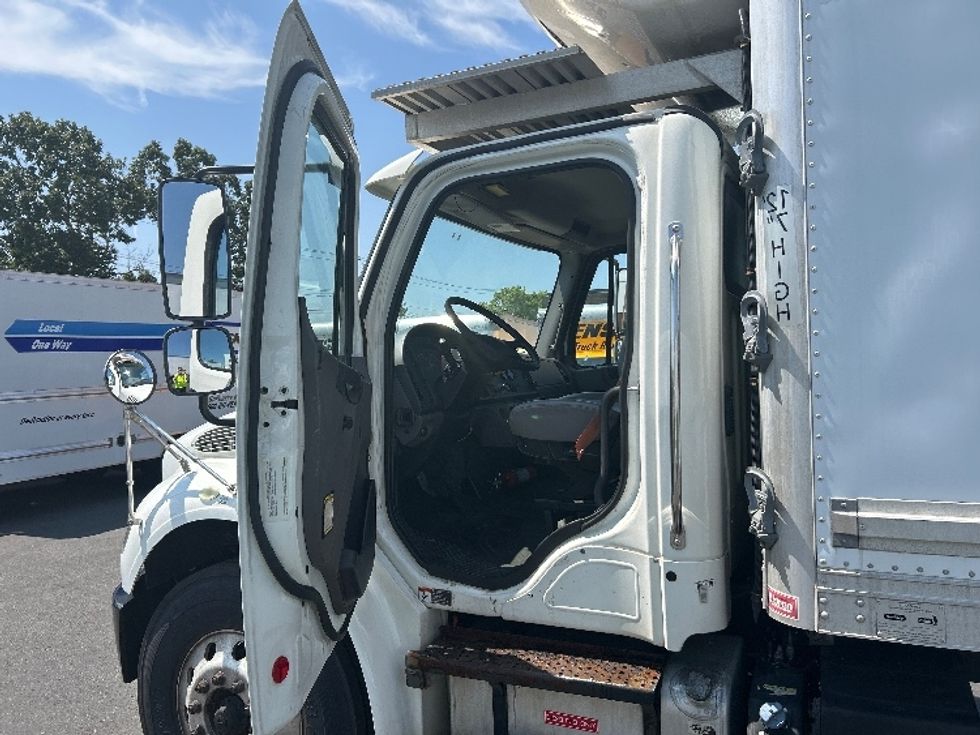 Refrigerated Truck-Light and Medium Duty Trucks-Freightliner-2019-M2-Braintree-MA-187,699\n\t\tmiles-$ 39,000 - Image 16