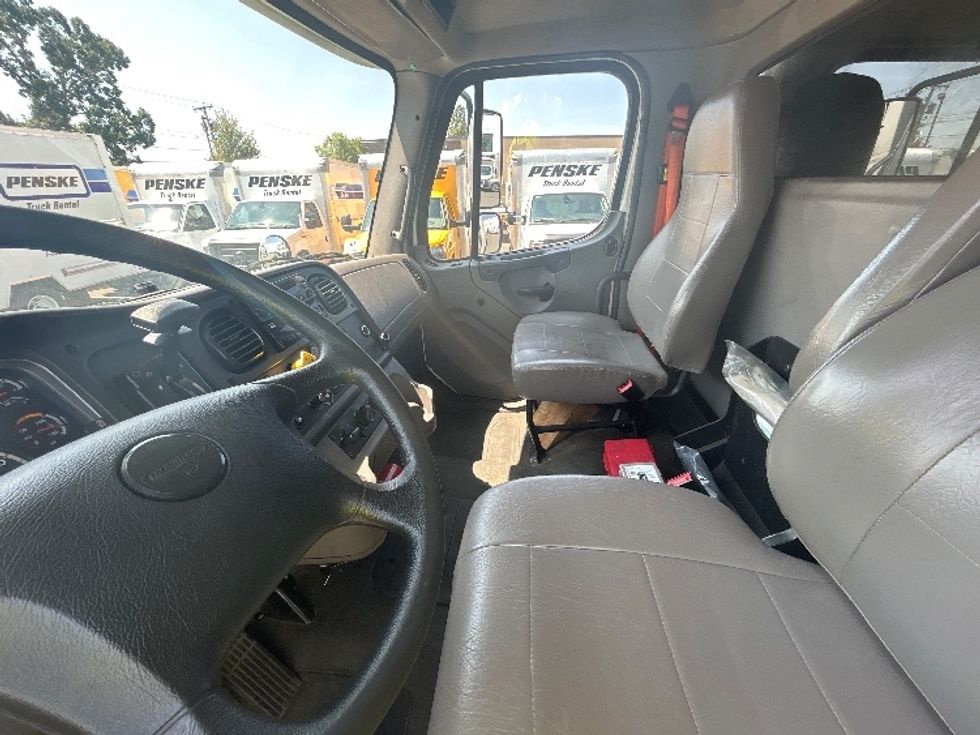 Refrigerated Truck-Light and Medium Duty Trucks-Freightliner-2019-M2-Braintree-MA-187,699\n\t\tmiles-$ 39,000 - Image 19