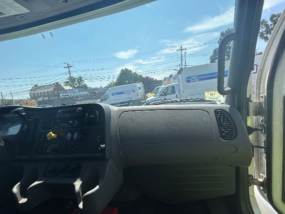 Refrigerated Truck-Light and Medium Duty Trucks-Freightliner-2019-M2-Braintree-MA-187,699\n\t\tmiles-$ 39,000 - Image 21