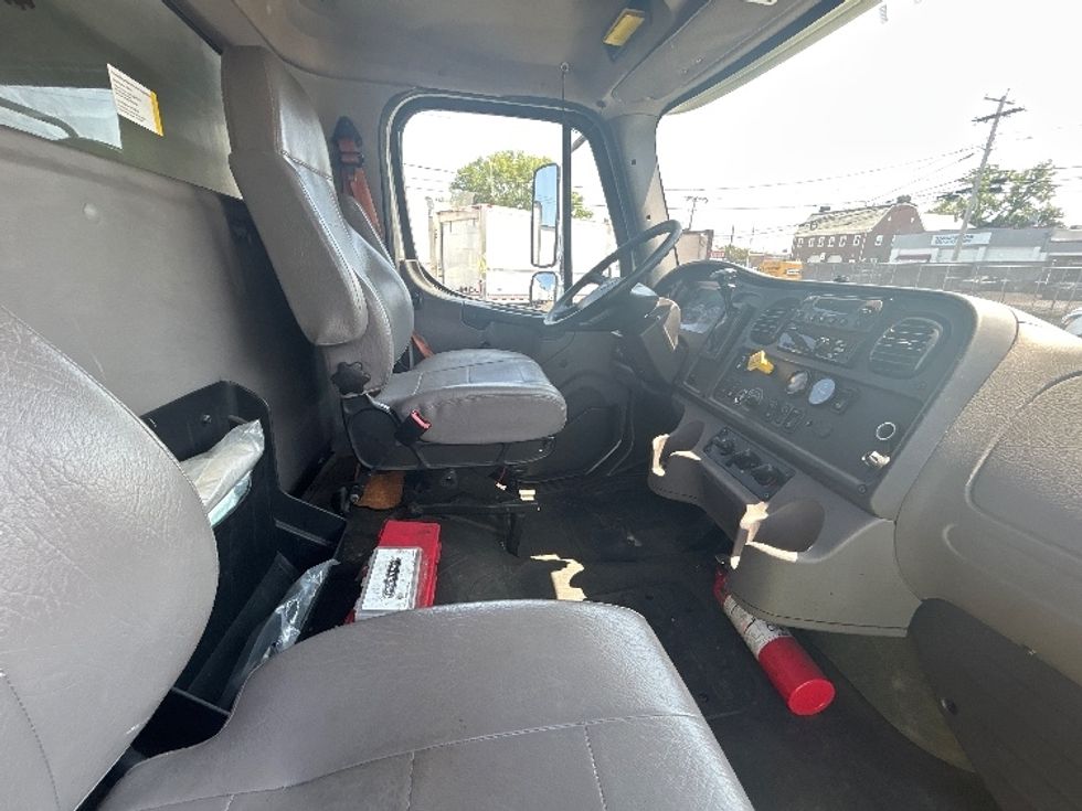 Refrigerated Truck-Light and Medium Duty Trucks-Freightliner-2019-M2-Braintree-MA-187,699\n\t\tmiles-$ 39,000 - Image 22