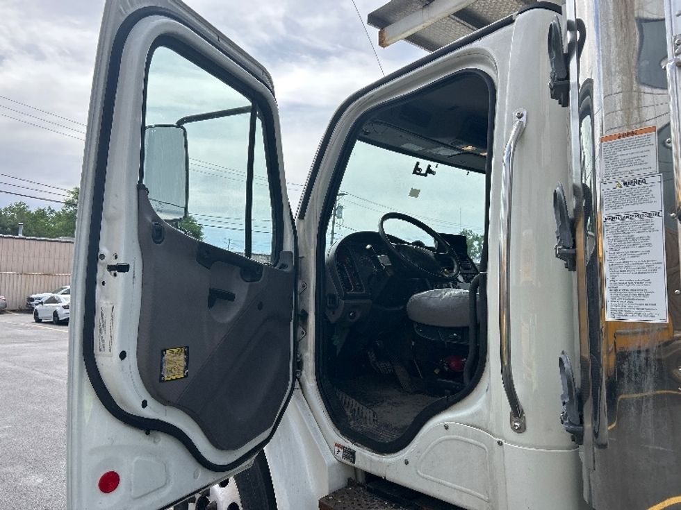 Refrigerated Truck-Light and Medium Duty Trucks-Freightliner-2019-M2-Braintree-MA-230,624\n\t\tmiles-$ 39,500 - Image 16