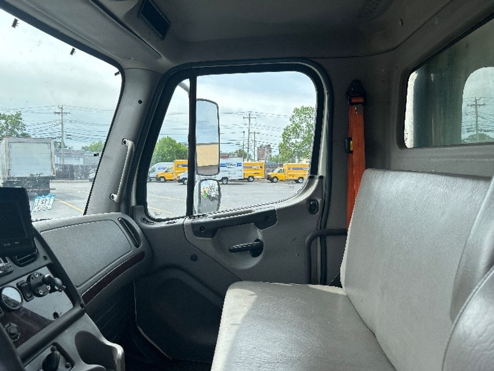 Refrigerated Truck-Light and Medium Duty Trucks-Freightliner-2019-M2-Braintree-MA-230,624\n\t\tmiles-$ 39,500 - Image 19