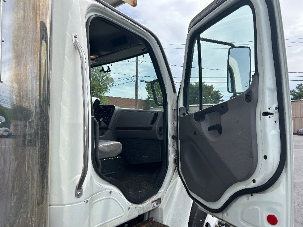 Refrigerated Truck-Light and Medium Duty Trucks-Freightliner-2019-M2-Braintree-MA-230,624\n\t\tmiles-$ 39,500 - Image 20