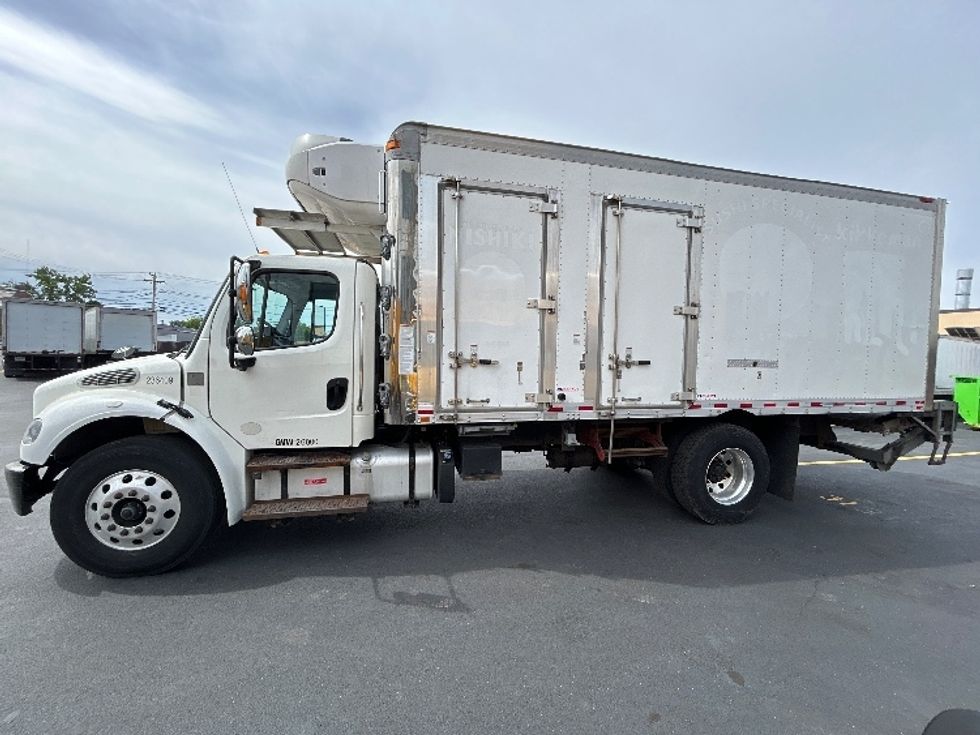 Refrigerated Truck-Light and Medium Duty Trucks-Freightliner-2019-M2-Braintree-MA-230,624\n\t\tmiles-$ 39,500 - Image 4