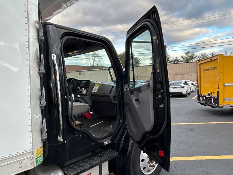 Refrigerated Truck-Light and Medium Duty Trucks-Freightliner-2019-M2-Braintree-MA-280,723\n\t\tmiles-$ 25,250 - Image 15