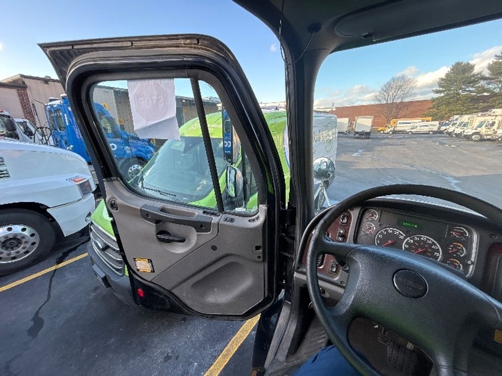 Refrigerated Truck-Light and Medium Duty Trucks-Freightliner-2019-M2-Braintree-MA-284,000\n\t\tmiles-$ 25,000 - Image 16