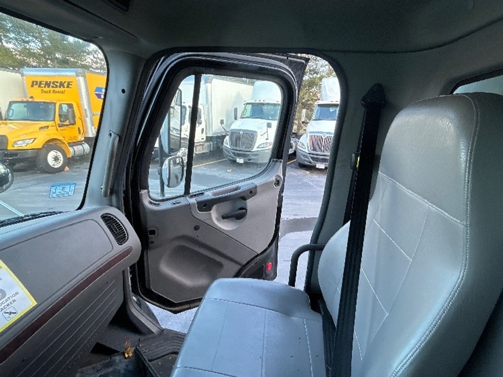 Refrigerated Truck-Light and Medium Duty Trucks-Freightliner-2019-M2-Braintree-MA-284,000\n\t\tmiles-$ 25,000 - Image 20