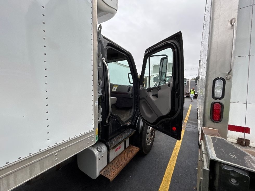 Refrigerated Truck-Light and Medium Duty Trucks-Freightliner-2019-M2-Braintree-MA-300,110\n\t\tmiles-$ 23,000 - Image 20