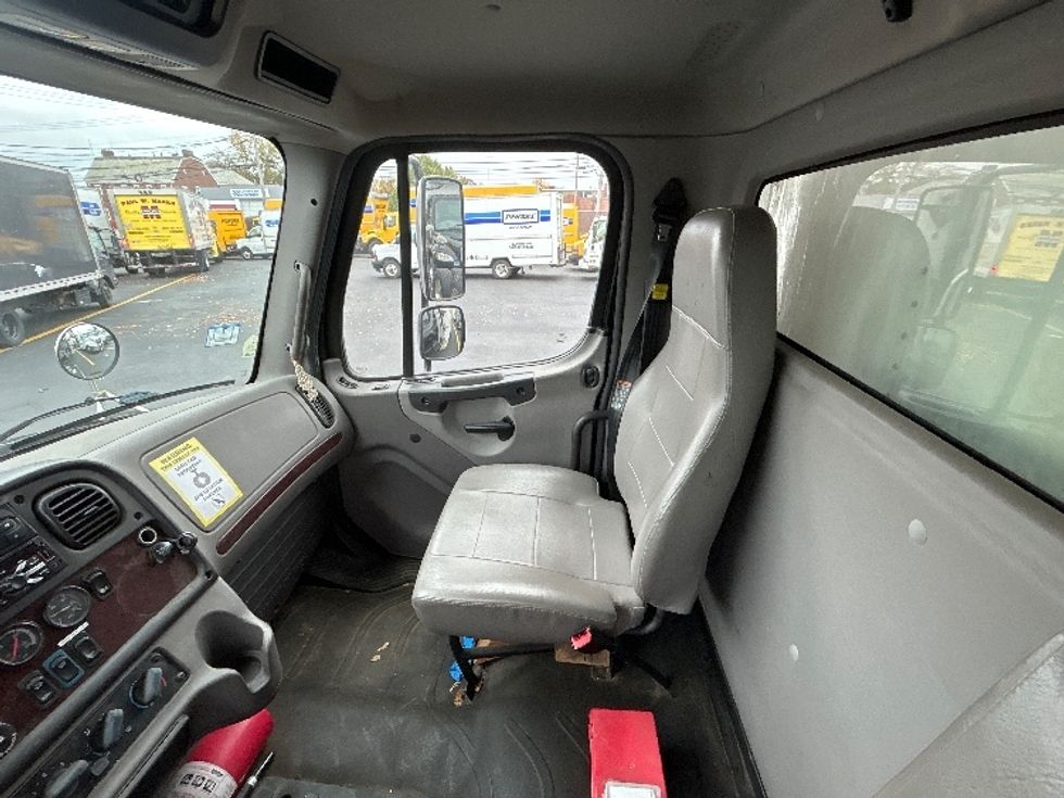 Refrigerated Truck-Light and Medium Duty Trucks-Freightliner-2019-M2-Braintree-MA-341,506\n\t\tmiles-$ 21,250 - Image 15