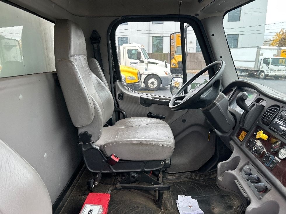 Refrigerated Truck-Light and Medium Duty Trucks-Freightliner-2019-M2-Braintree-MA-341,506\n\t\tmiles-$ 21,250 - Image 21