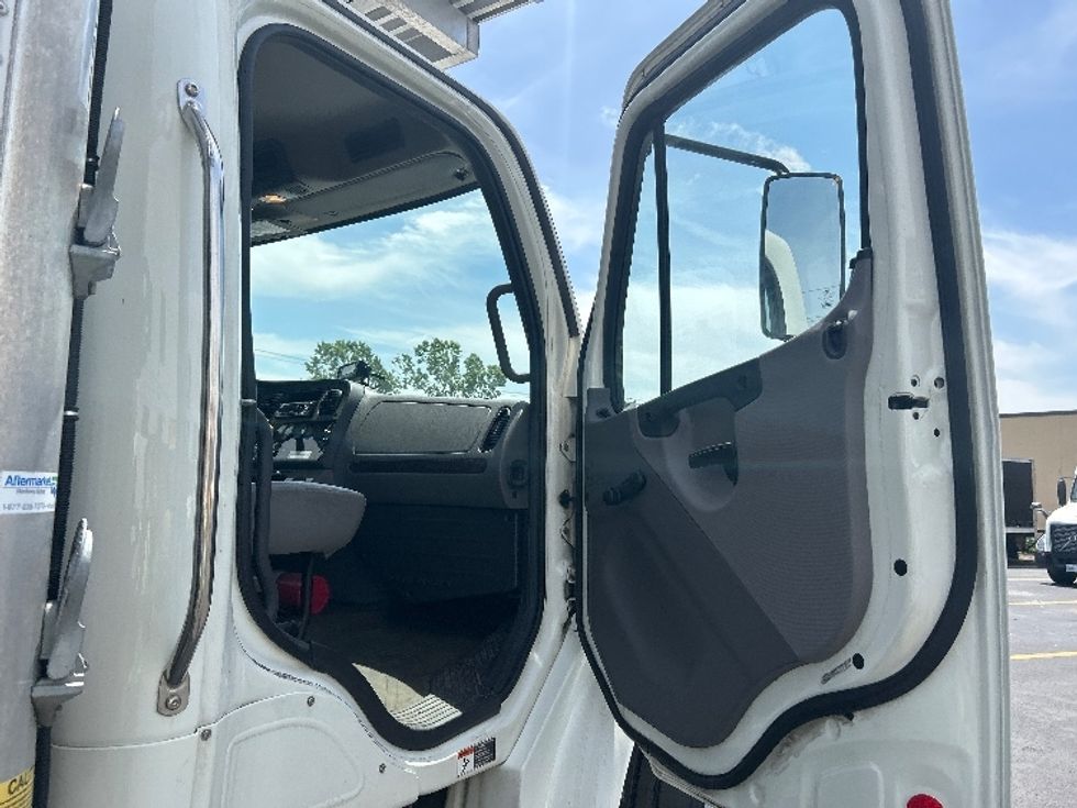 Refrigerated Truck-Light and Medium Duty Trucks-Freightliner-2019-M2-Braintree-MA-34,819\n\t\tmiles-$ 56,000 - Image 20
