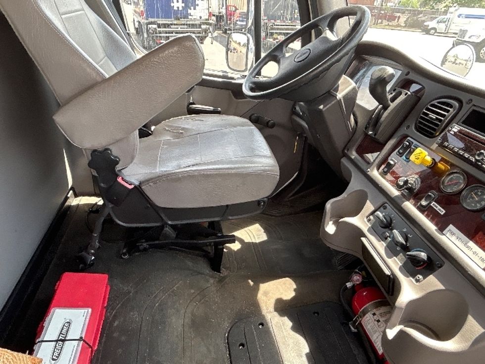 Refrigerated Truck-Light and Medium Duty Trucks-Freightliner-2019-M2-Braintree-MA-34,819\n\t\tmiles-$ 56,000 - Image 22