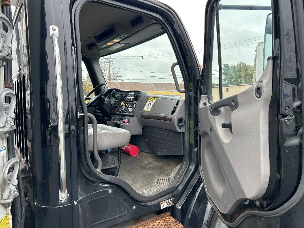 Refrigerated Truck-Light and Medium Duty Trucks-Freightliner-2019-M2-Braintree-MA-387,921\n\t\tmiles-$ 21,250 - Image 18