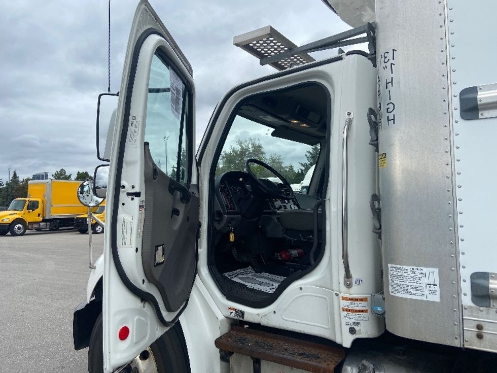Refrigerated Truck-Light and Medium Duty Trucks-Freightliner-2019-M2-Brampton-ON-314,453\n\t\tkm-$ 60,750 - Image 16