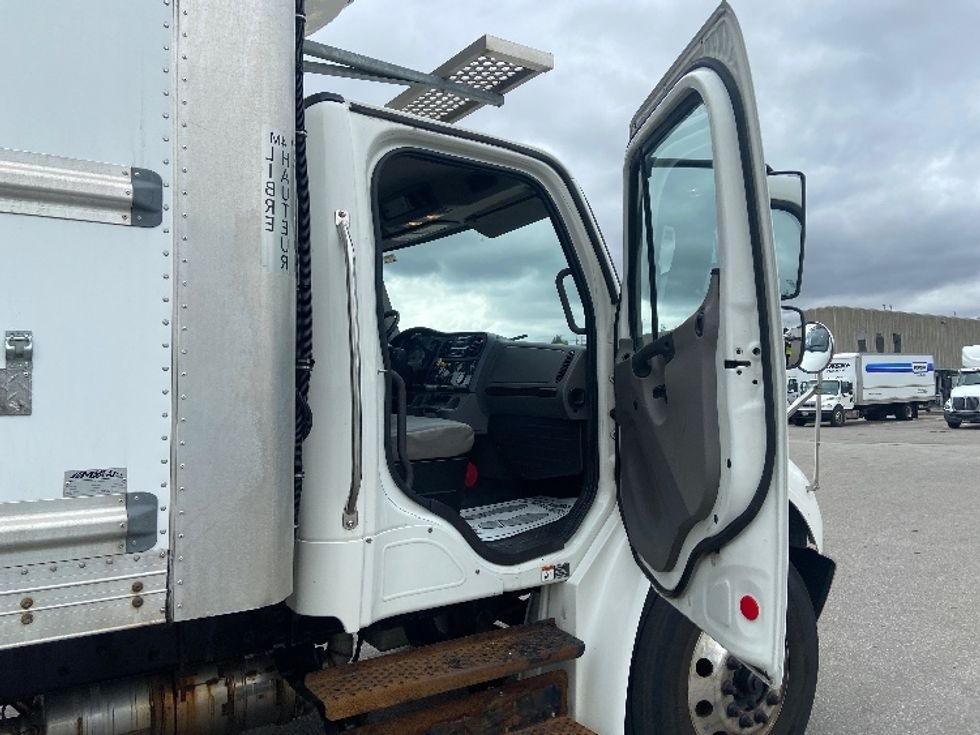 Refrigerated Truck-Light and Medium Duty Trucks-Freightliner-2019-M2-Brampton-ON-314,453\n\t\tkm-$ 60,750 - Image 20