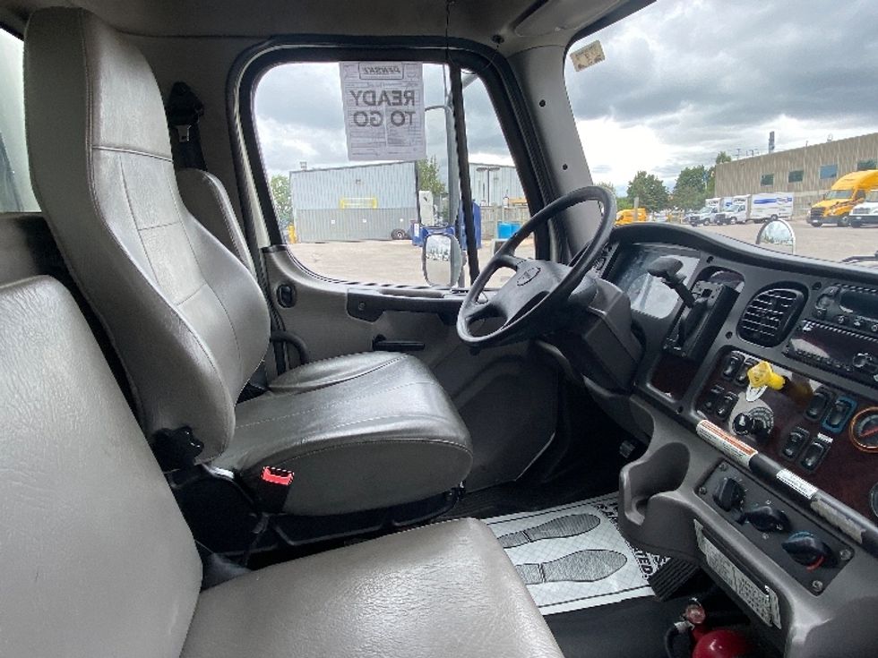 Refrigerated Truck-Light and Medium Duty Trucks-Freightliner-2019-M2-Brampton-ON-314,453\n\t\tkm-$ 60,750 - Image 22