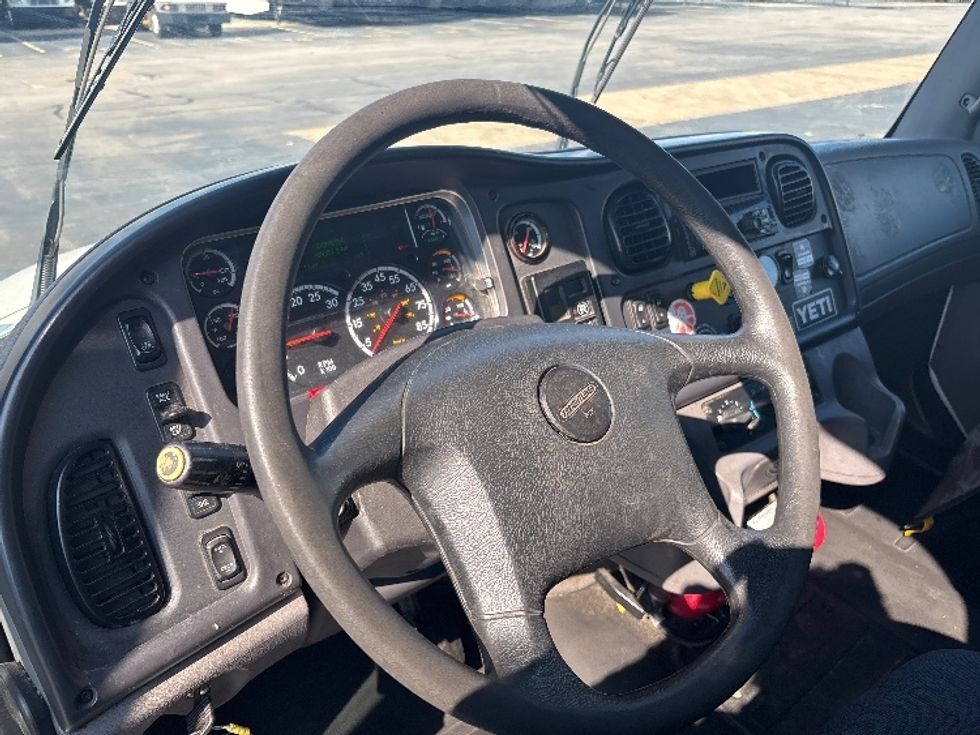 Refrigerated Truck-Light and Medium Duty Trucks-Freightliner-2019-M2-Brook Park-OH-289,857\n\t\tmiles-$ 29,250 - Image 17