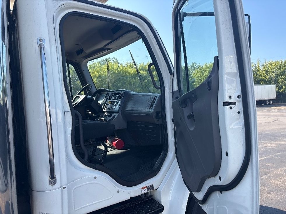 Refrigerated Truck-Light and Medium Duty Trucks-Freightliner-2019-M2-Brook Park-OH-289,857\n\t\tmiles-$ 29,250 - Image 19