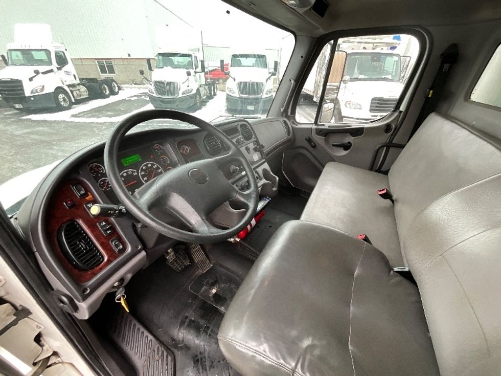 Refrigerated Truck-Light and Medium Duty Trucks-Freightliner-2019-M2-Burlington-ON-315,483\n\t\tkm-$ 59,250 - Image 17