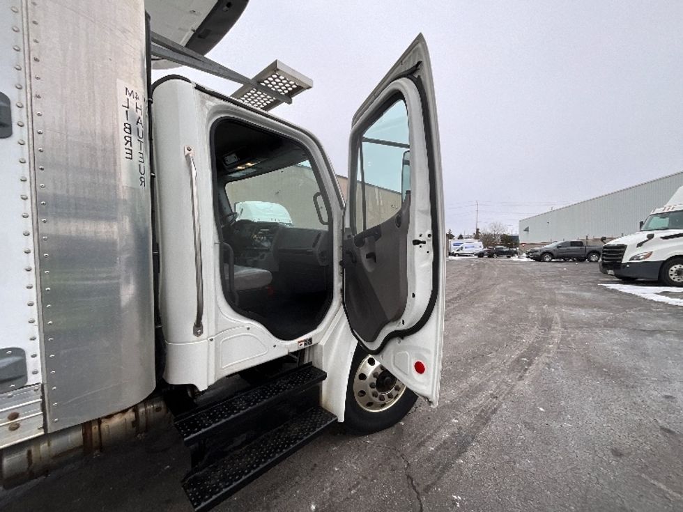 Refrigerated Truck-Light and Medium Duty Trucks-Freightliner-2019-M2-Burlington-ON-315,483\n\t\tkm-$ 59,250 - Image 20