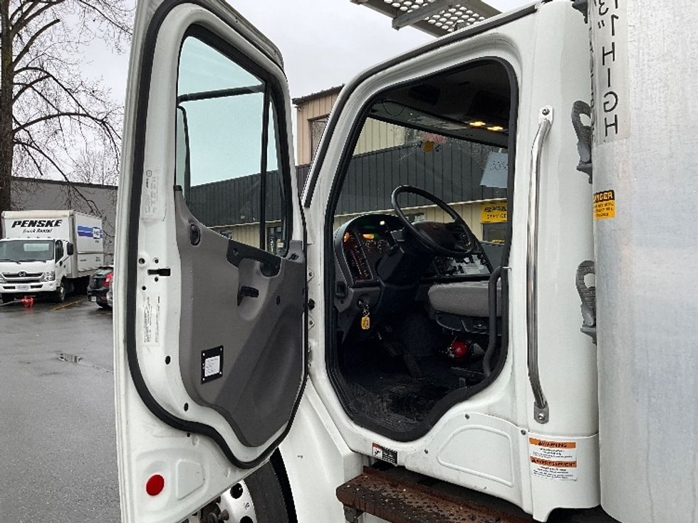 Refrigerated Truck-Light and Medium Duty Trucks-Freightliner-2019-M2-Burnaby-BC-163,461\n\t\tkm-$ 82,000 - Image 16
