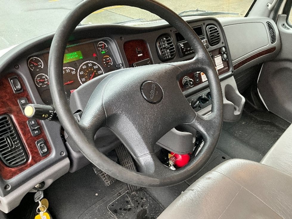 Refrigerated Truck-Light and Medium Duty Trucks-Freightliner-2019-M2-Burnaby-BC-163,461\n\t\tkm-$ 82,000 - Image 17