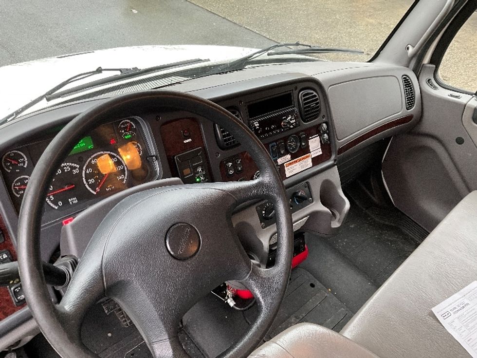 Refrigerated Truck-Light and Medium Duty Trucks-Freightliner-2019-M2-Burnaby-BC-163,461\n\t\tkm-$ 82,000 - Image 18