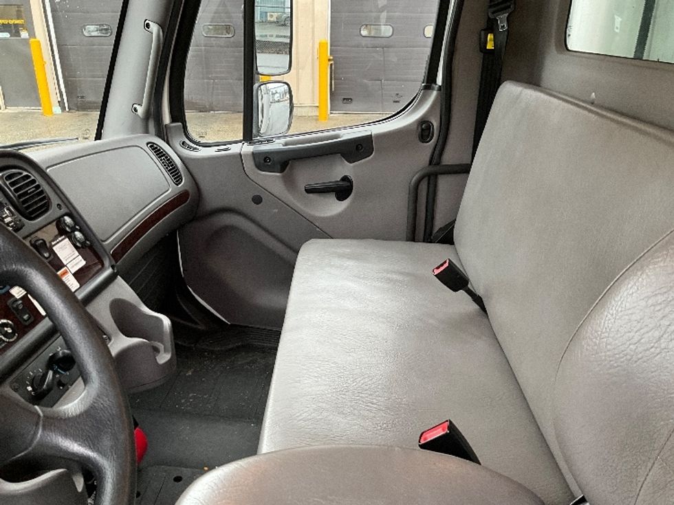 Refrigerated Truck-Light and Medium Duty Trucks-Freightliner-2019-M2-Burnaby-BC-163,461\n\t\tkm-$ 82,000 - Image 19