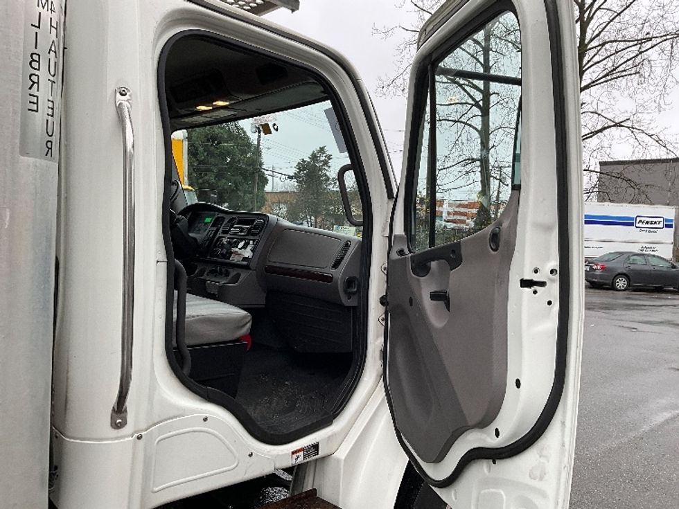 Refrigerated Truck-Light and Medium Duty Trucks-Freightliner-2019-M2-Burnaby-BC-163,461\n\t\tkm-$ 82,000 - Image 20