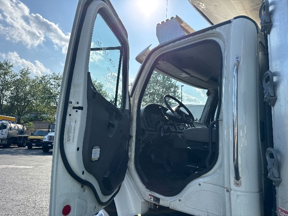 Refrigerated Truck-Light and Medium Duty Trucks-Freightliner-2019-M2-Capitol Heights-MD-152,817\n\t\tmiles-$ 55,250 - Image 16