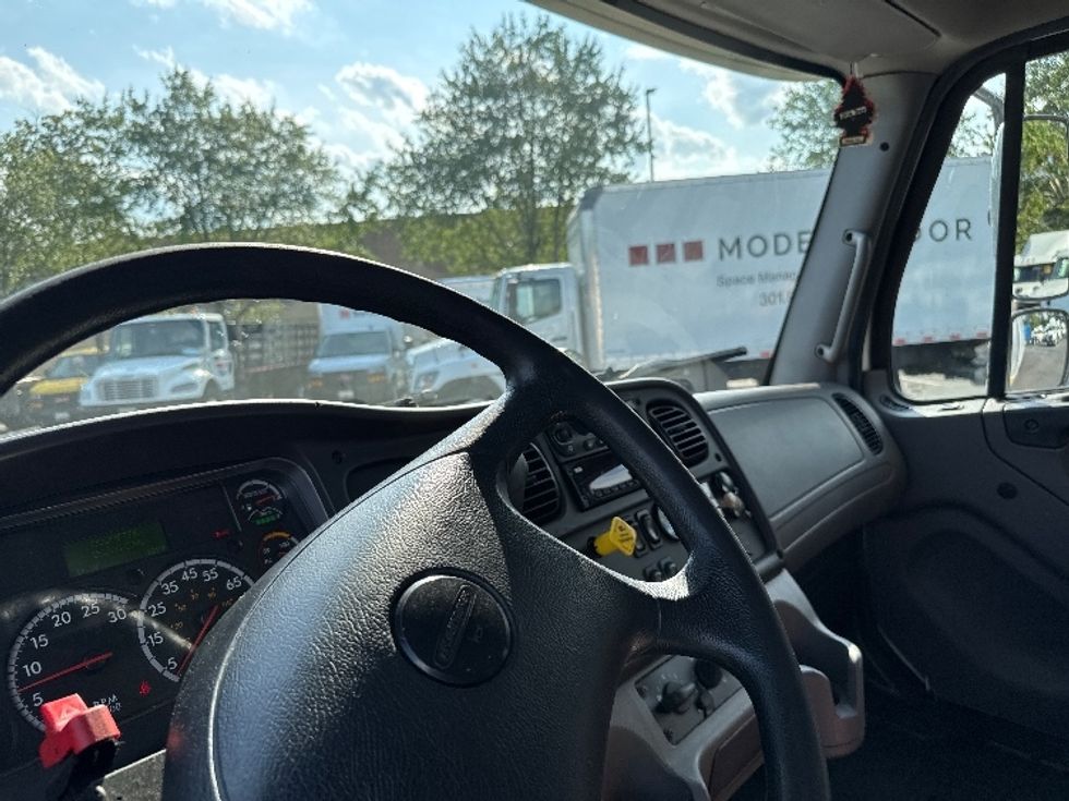 Refrigerated Truck-Light and Medium Duty Trucks-Freightliner-2019-M2-Capitol Heights-MD-152,817\n\t\tmiles-$ 55,250 - Image 17