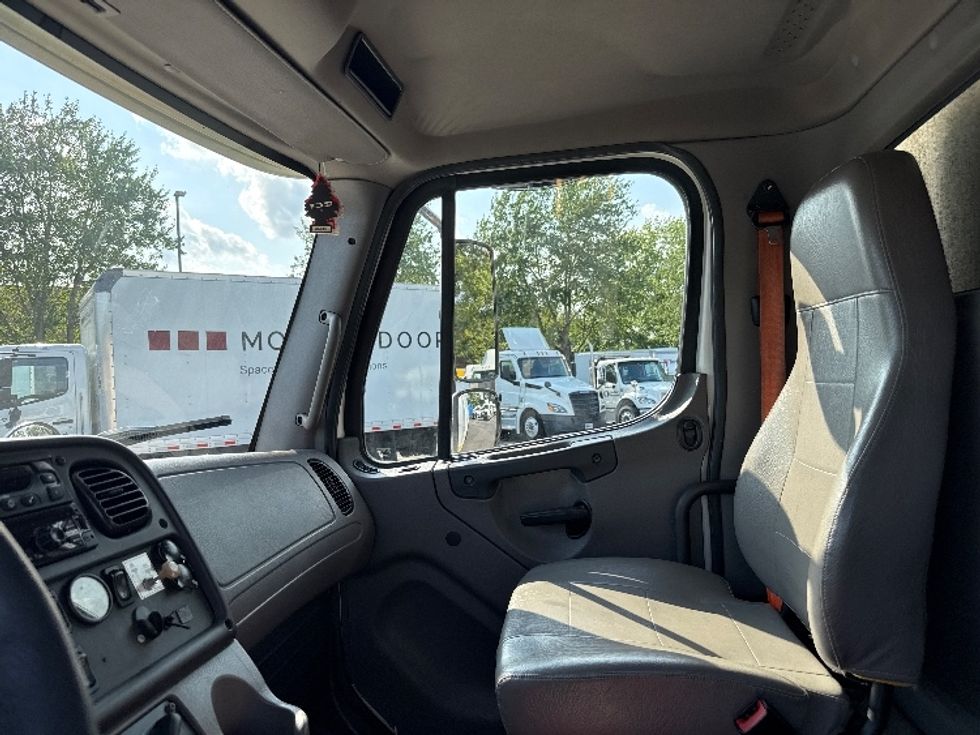 Refrigerated Truck-Light and Medium Duty Trucks-Freightliner-2019-M2-Capitol Heights-MD-152,817\n\t\tmiles-$ 55,250 - Image 19