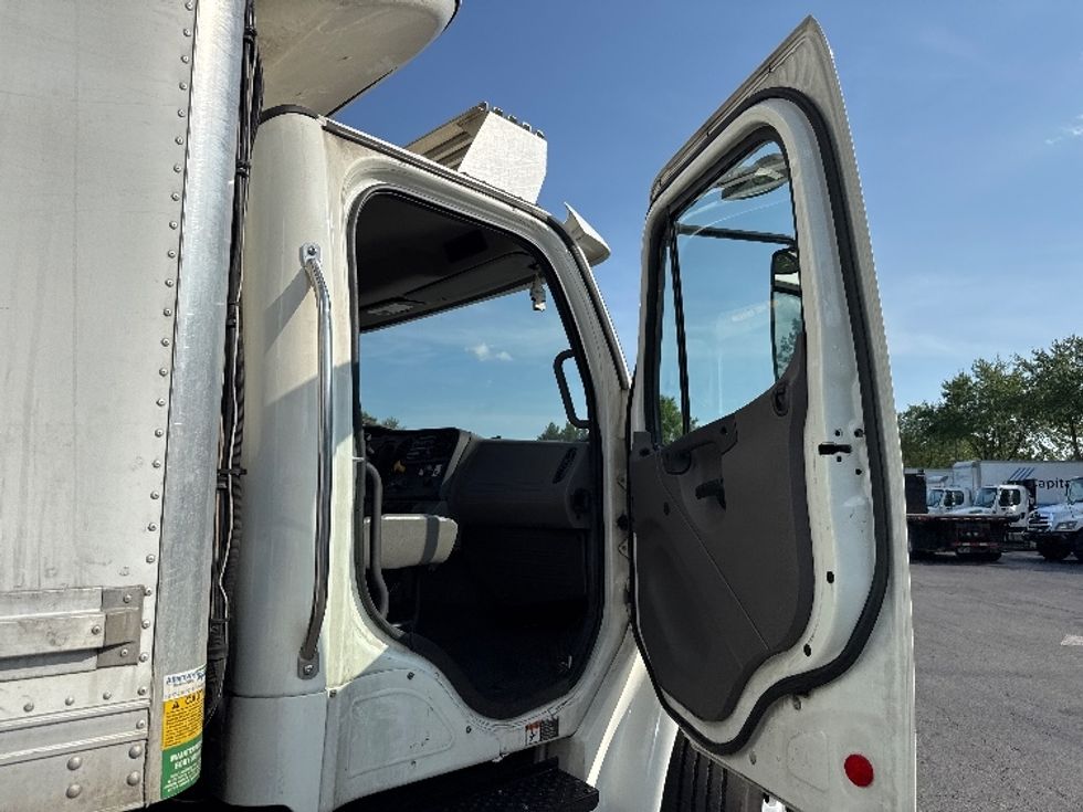 Refrigerated Truck-Light and Medium Duty Trucks-Freightliner-2019-M2-Capitol Heights-MD-152,817\n\t\tmiles-$ 55,250 - Image 20