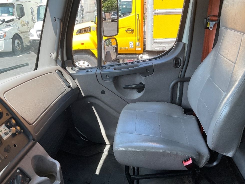 Refrigerated Truck-Light and Medium Duty Trucks-Freightliner-2019-M2-Capitol Heights-MD-218,460\n\t\tmiles-$ 44,750 - Image 19