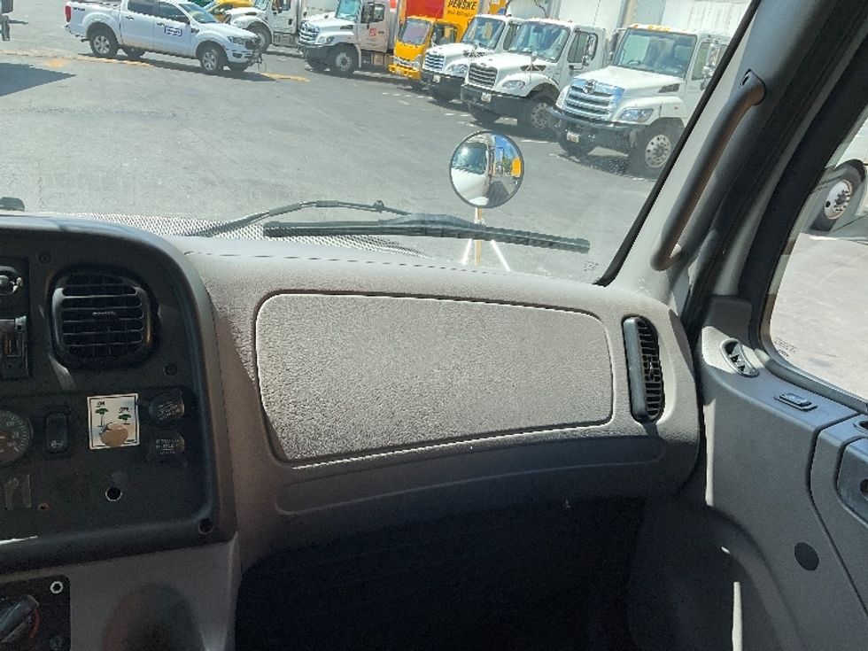 Refrigerated Truck-Light and Medium Duty Trucks-Freightliner-2019-M2-Capitol Heights-MD-218,460\n\t\tmiles-$ 44,750 - Image 21