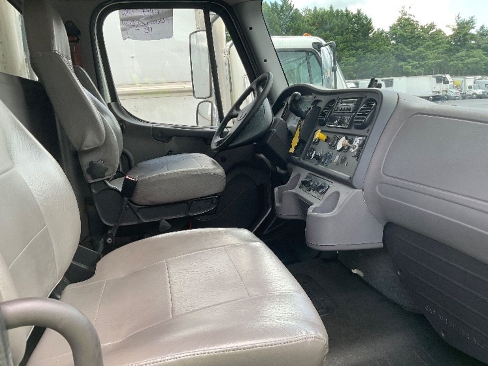 Refrigerated Truck-Light and Medium Duty Trucks-Freightliner-2019-M2-Capitol Heights-MD-218,460\n\t\tmiles-$ 44,750 - Image 22
