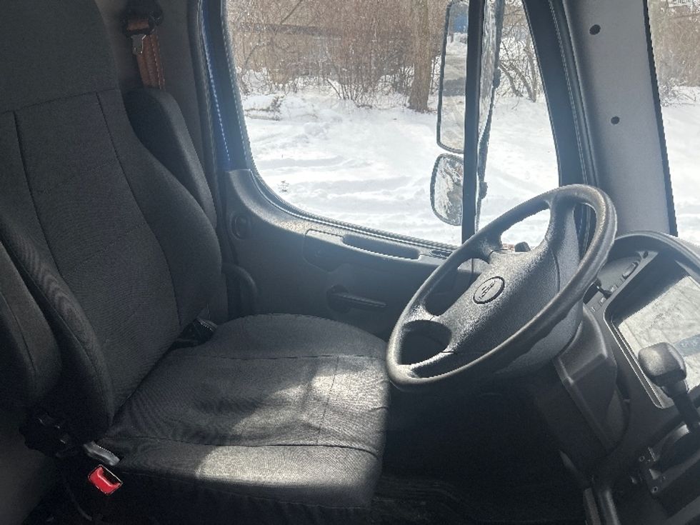 Refrigerated Truck-Light and Medium Duty Trucks-Freightliner-2019-M2-Central Islip-NY-165,122\n\t\tmiles-$ 45,750 - Image 22