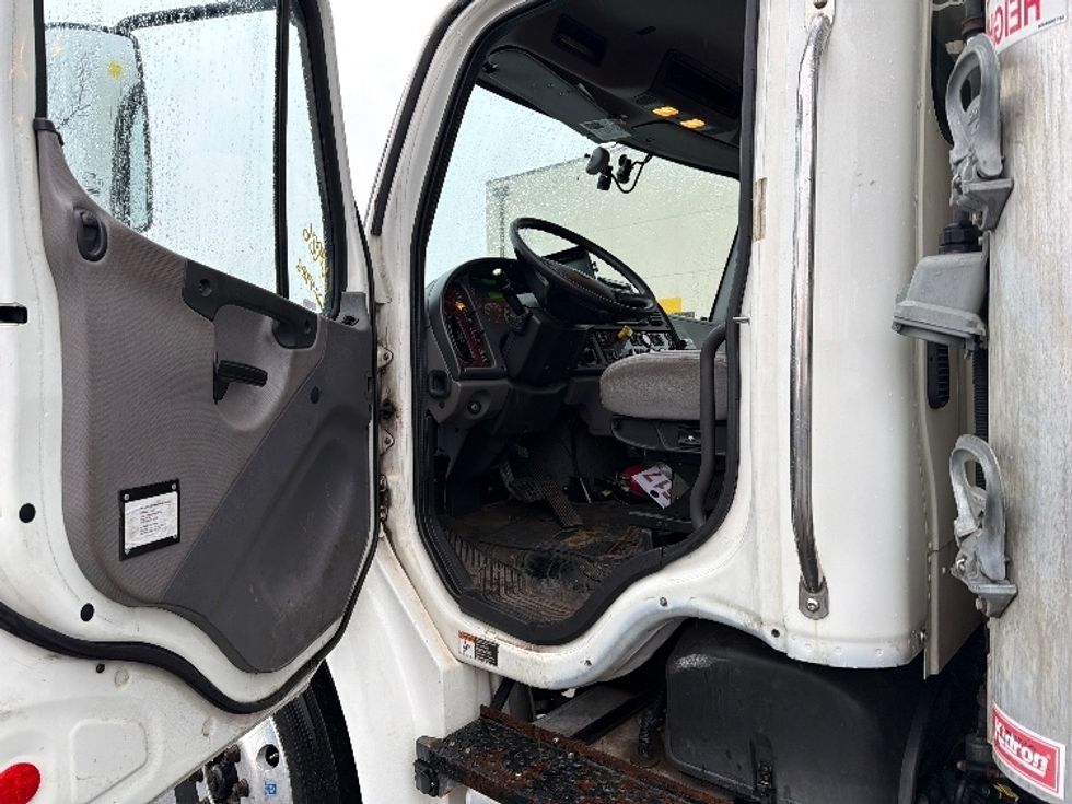 Refrigerated Truck-Light and Medium Duty Trucks-Freightliner-2019-M2-Chicopee-MA-149,482\n\t\tmiles-$ 40,000 - Image 14