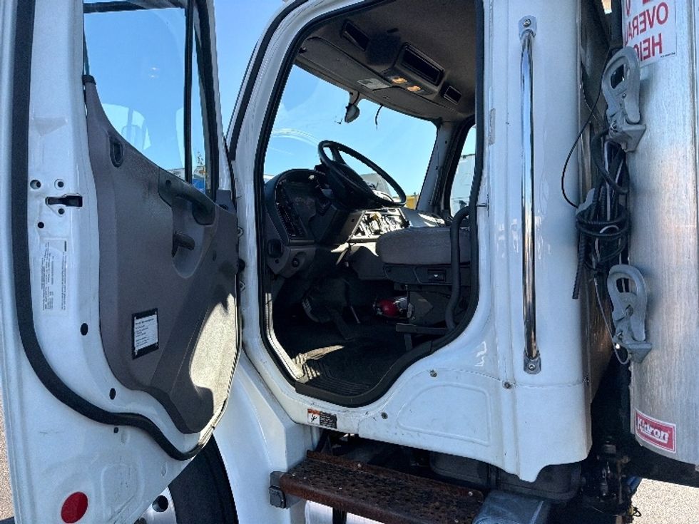 Refrigerated Truck-Light and Medium Duty Trucks-Freightliner-2019-M2-Chicopee-MA-150,739\n\t\tmiles-$ 40,250 - Image 14