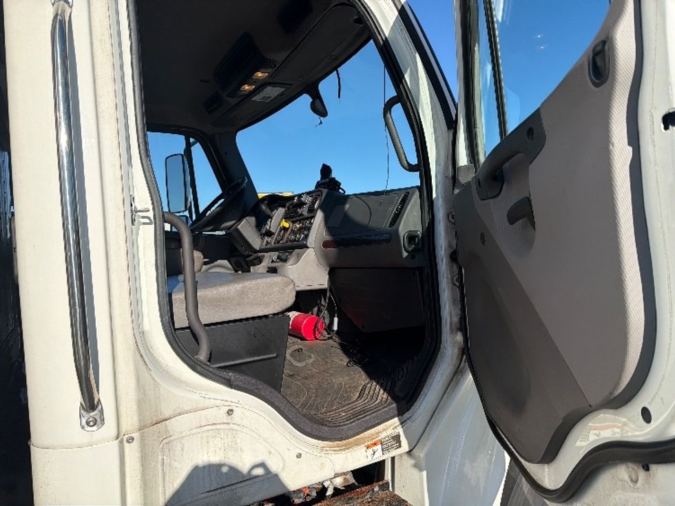 Refrigerated Truck-Light and Medium Duty Trucks-Freightliner-2019-M2-Chicopee-MA-150,739\n\t\tmiles-$ 40,250 - Image 18
