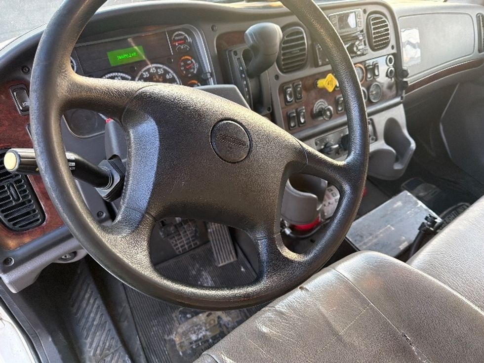 Refrigerated Truck-Light and Medium Duty Trucks-Freightliner-2019-M2-Chicopee-MA-164,375\n\t\tmiles-$ 39,000 - Image 15