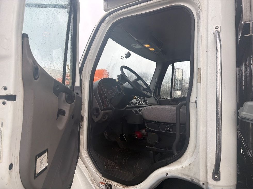 Refrigerated Truck-Light and Medium Duty Trucks-Freightliner-2019-M2-Chicopee-MA-185,937\n\t\tmiles-$ 35,750 - Image 14