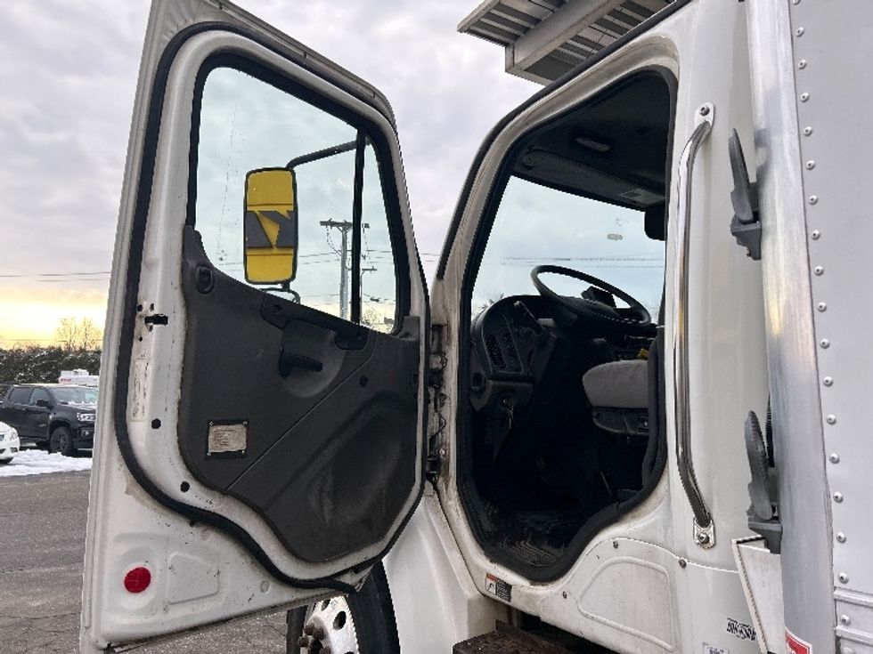 Refrigerated Truck-Light and Medium Duty Trucks-Freightliner-2019-M2-Chicopee-MA-212,474\n\t\tmiles-$ 43,500 - Image 16