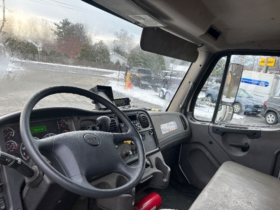 Refrigerated Truck-Light and Medium Duty Trucks-Freightliner-2019-M2-Chicopee-MA-212,474\n\t\tmiles-$ 43,500 - Image 17